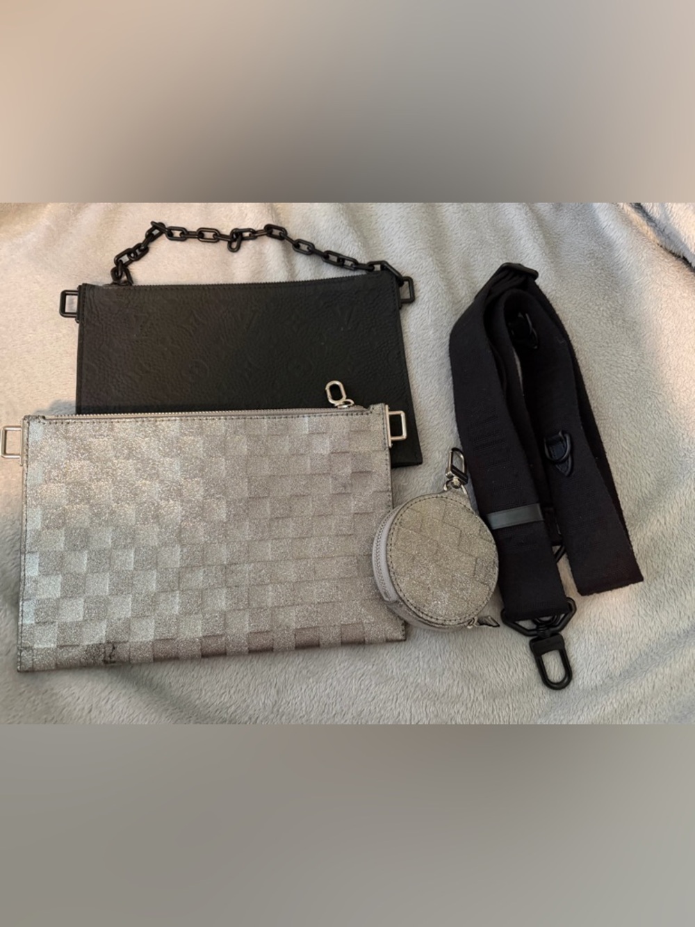 🎈SOLD🎈Louis Vuitton In The Loop Trio pouch EUC